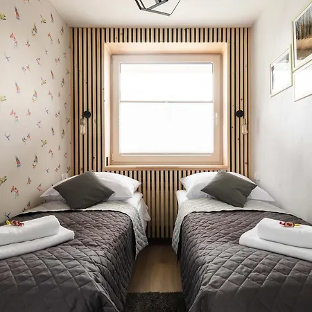 Mira Centrum アパート ザコパネ